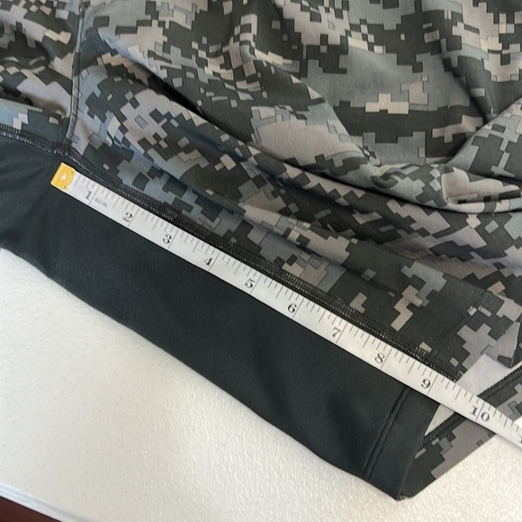 Lululemon Men's T.H.E. Short 9" Athletic Lined Micro Camo Print Sz L - Picture 8 of 10